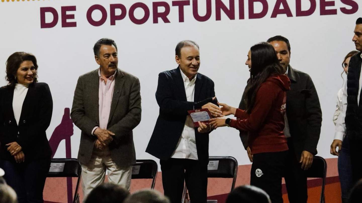 ATLETAS SONORENSES RECONOCEN EL GRAN APOYO DEL PROGRAMA DE BECAS 